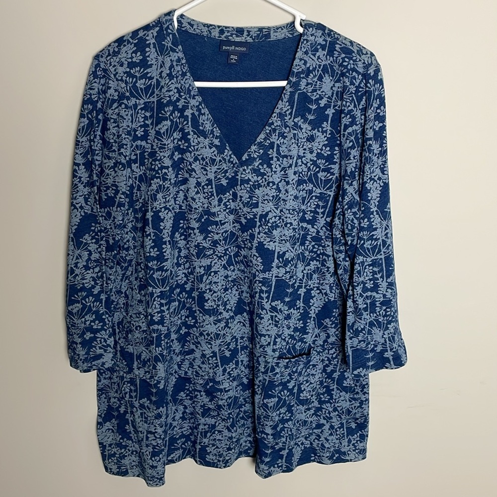 Pure Jill Indigo V-Neck Blue top with flower print and front pocket- Large - Picture 2 of 12